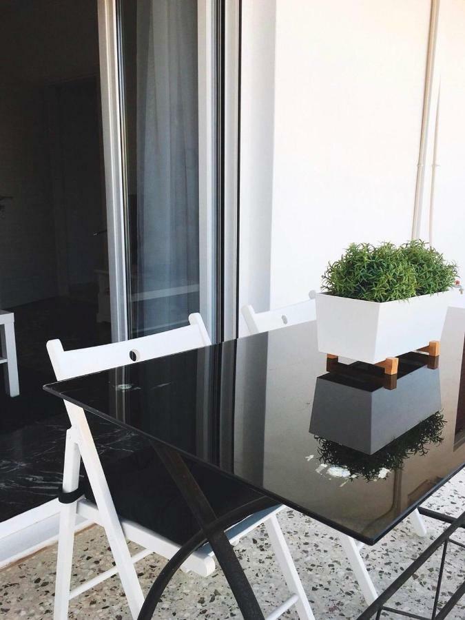 133 Sokratous, Black marble. Athènes Extérieur photo