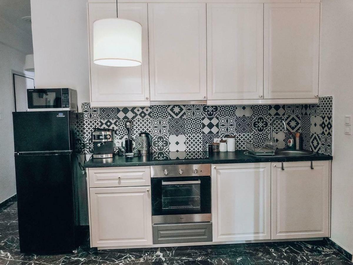 133 Sokratous, Black marble. Athènes Extérieur photo